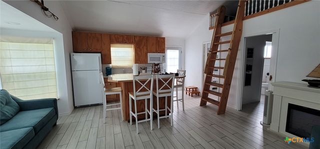 101 E Saint Louis Avenue, Seadrift, TX 77983