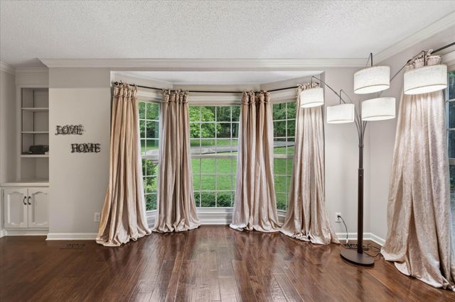 1610 Deerfield Dr, Clarksville, TN 37043