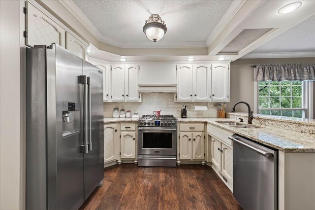 1610 Deerfield Dr, Clarksville, TN 37043