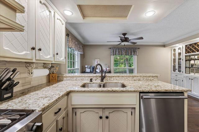 1610 Deerfield Dr, Clarksville, TN 37043