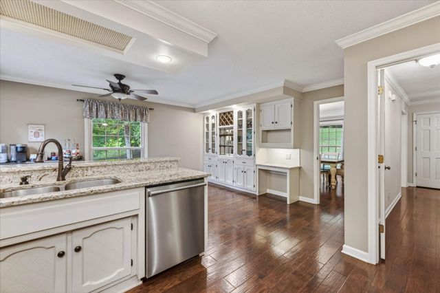 1610 Deerfield Dr, Clarksville, TN 37043