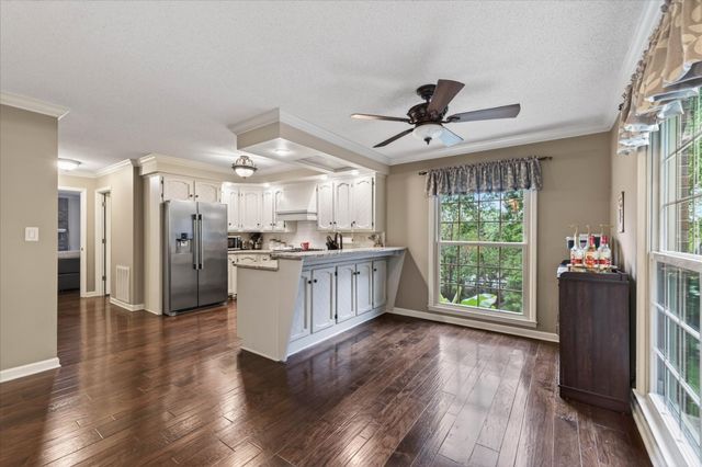 1610 Deerfield Dr, Clarksville, TN 37043