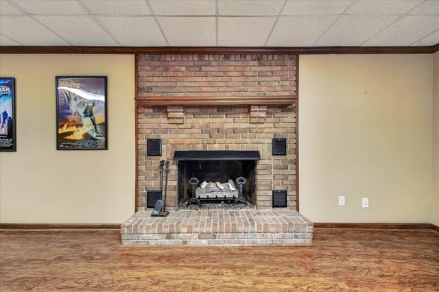 1610 Deerfield Dr, Clarksville, TN 37043
