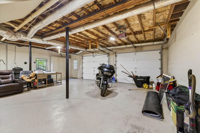 1610 Deerfield Dr, Clarksville, TN 37043