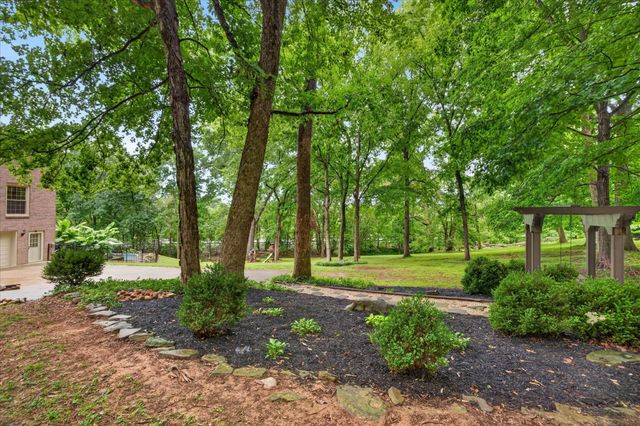 1610 Deerfield Dr, Clarksville, TN 37043