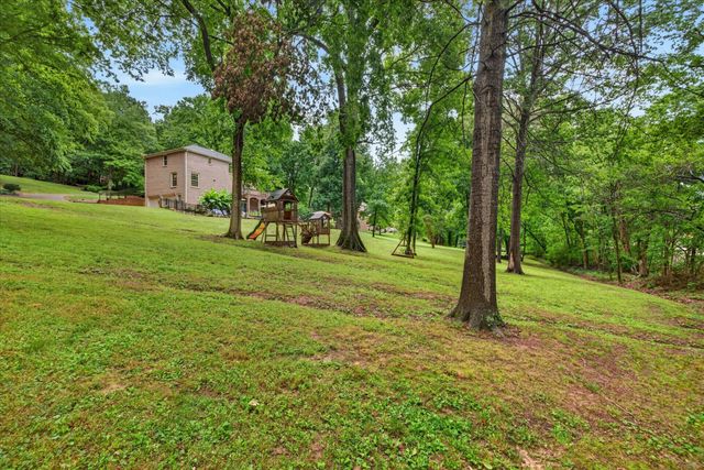 1610 Deerfield Dr, Clarksville, TN 37043