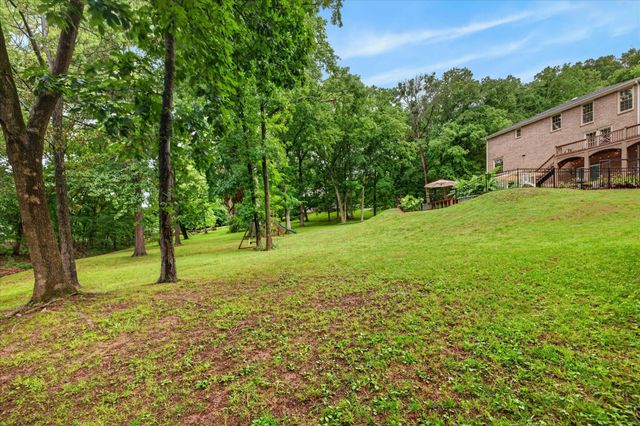 1610 Deerfield Dr, Clarksville, TN 37043