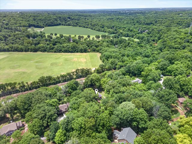 1610 Deerfield Dr, Clarksville, TN 37043