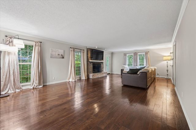 1610 Deerfield Dr, Clarksville, TN 37043