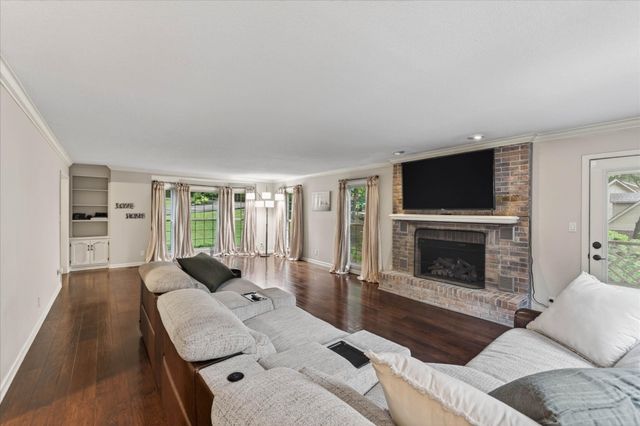1610 Deerfield Dr, Clarksville, TN 37043