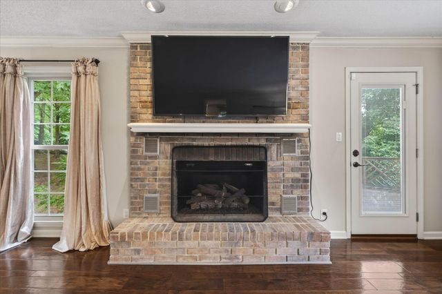 1610 Deerfield Dr, Clarksville, TN 37043
