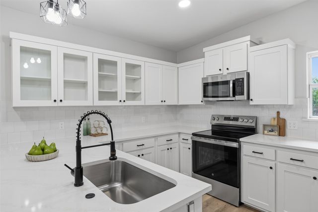 8516 La Jolla Court, Benbrook, TX 76116