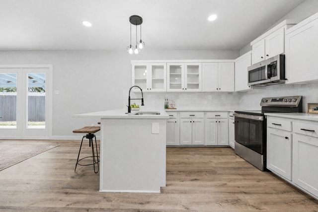 8516 La Jolla Court, Benbrook, TX 76116