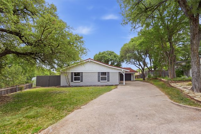 8516 La Jolla Court, Benbrook, TX 76116