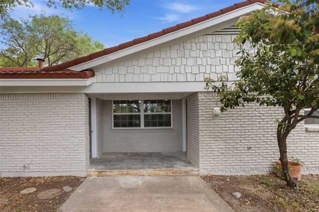 8516 La Jolla Court, Benbrook, TX 76116