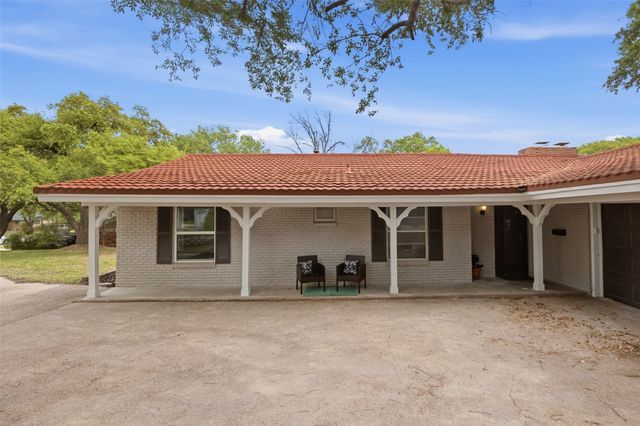 8516 La Jolla Court, Benbrook, TX 76116