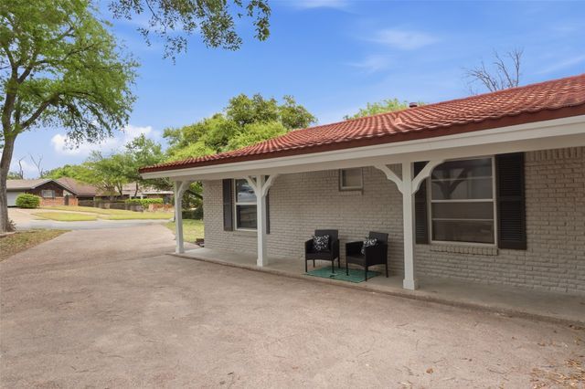 8516 La Jolla Court, Benbrook, TX 76116