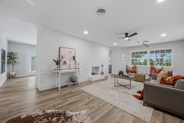 8516 La Jolla Court, Benbrook, TX 76116