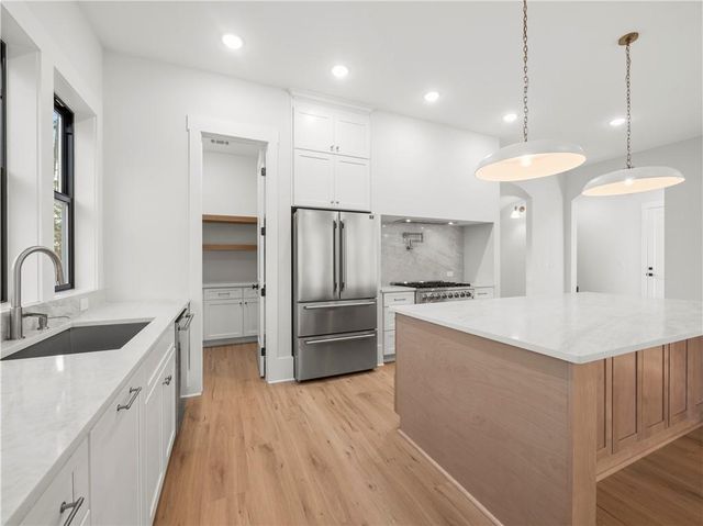 2439 Venture Drive, Gainesville, GA 30506