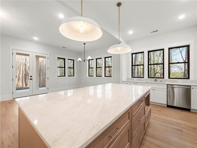 2439 Venture Drive, Gainesville, GA 30506