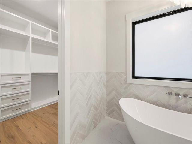 2439 Venture Drive, Gainesville, GA 30506