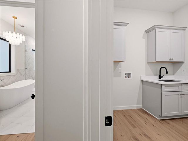 2439 Venture Drive, Gainesville, GA 30506