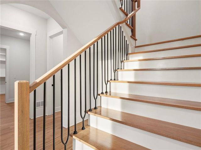 2439 Venture Drive, Gainesville, GA 30506