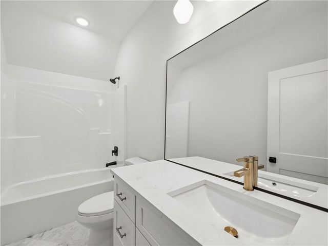 2439 Venture Drive, Gainesville, GA 30506