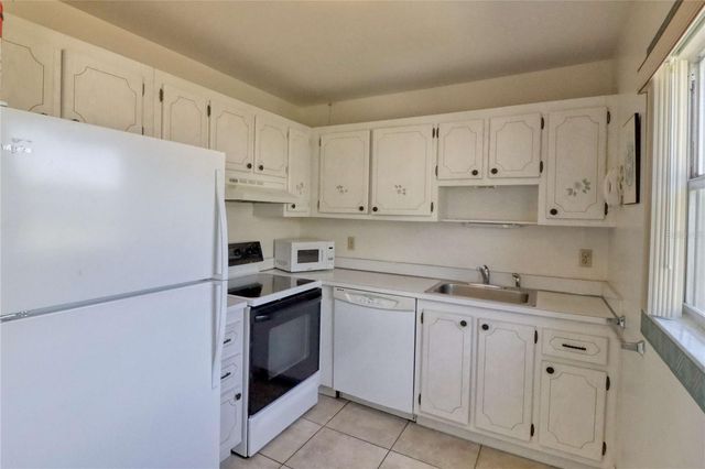 302 CANTON COURT 59, Sun City Center, FL 33573