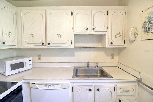 302 CANTON COURT 59, Sun City Center, FL 33573