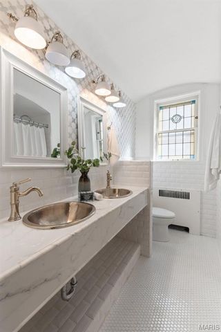 7520 Oxford Drive 1E, Clayton, MO 63105