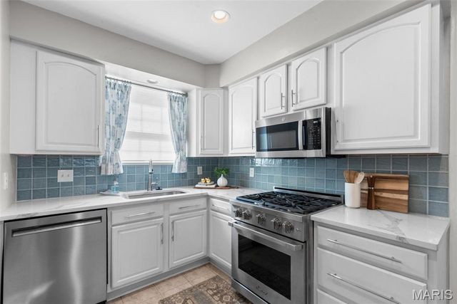 7520 Oxford Drive 1E, Clayton, MO 63105