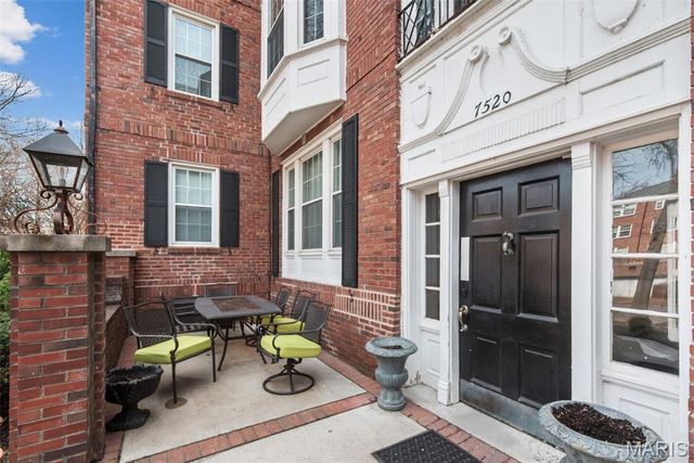 7520 Oxford Drive 1E, Clayton, MO 63105