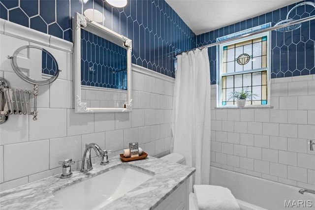 7520 Oxford Drive 1E, Clayton, MO 63105