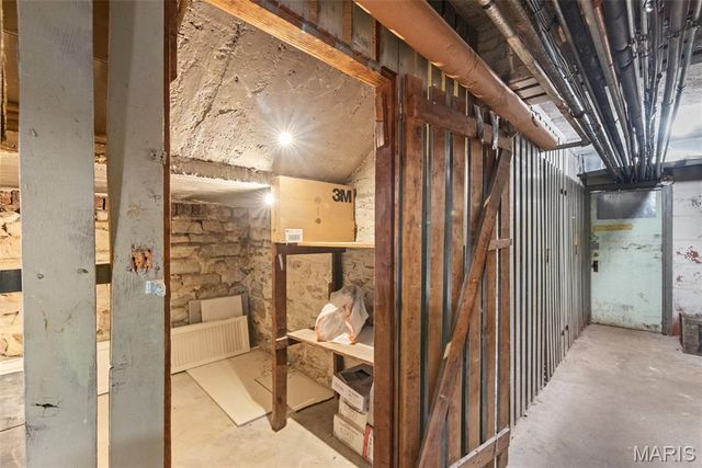 7520 Oxford Drive 1E, Clayton, MO 63105