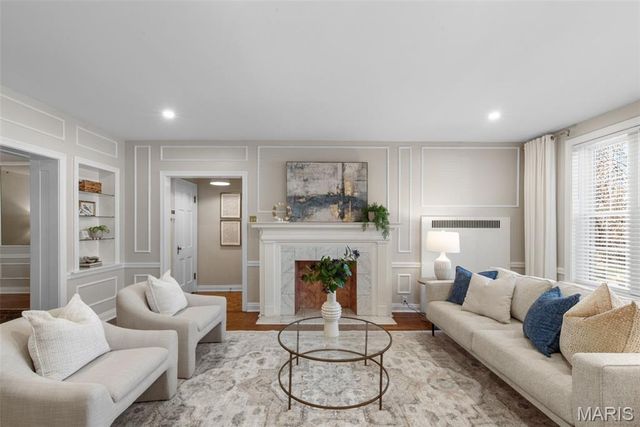 7520 Oxford Drive 1E, Clayton, MO 63105