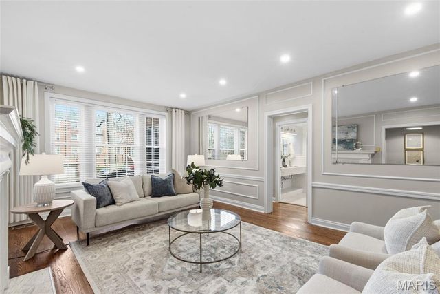 7520 Oxford Drive 1E, Clayton, MO 63105