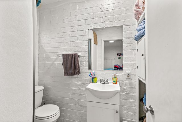 1048 W 13th Street, Medford, OR 97501