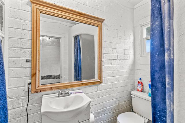 1048 W 13th Street, Medford, OR 97501