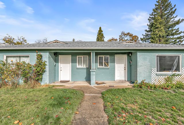 1048 W 13th Street, Medford, OR 97501