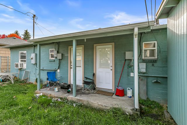 1048 W 13th Street, Medford, OR 97501