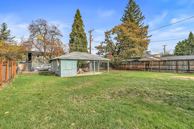 1048 W 13th Street, Medford, OR 97501