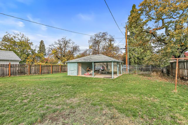 1048 W 13th Street, Medford, OR 97501