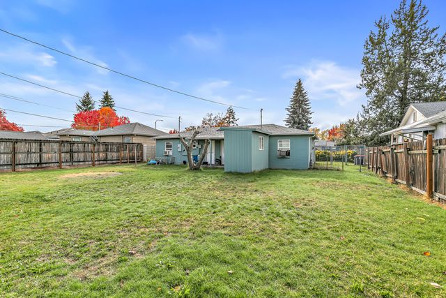 1048 W 13th Street, Medford, OR 97501