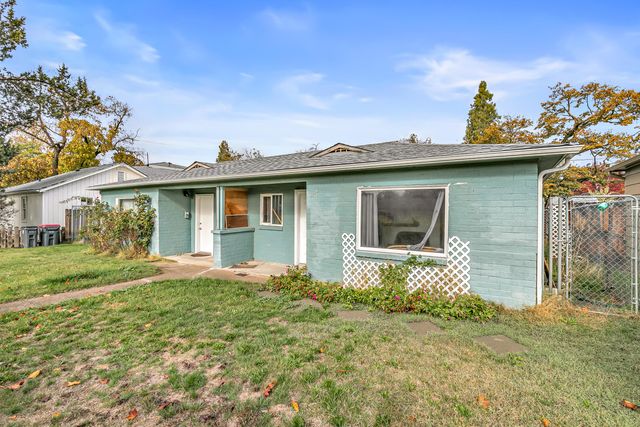 1048 W 13th Street, Medford, OR 97501