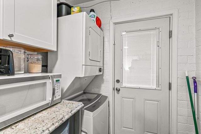 1048 W 13th Street, Medford, OR 97501