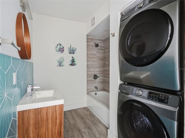 1015 32ND AVENUE N, St Petersburg, FL 33704