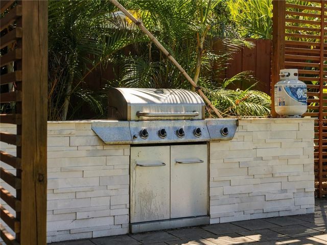 1015 32ND AVENUE N, St Petersburg, FL 33704