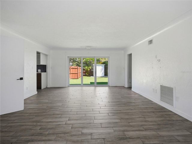 1015 32ND AVENUE N, St Petersburg, FL 33704