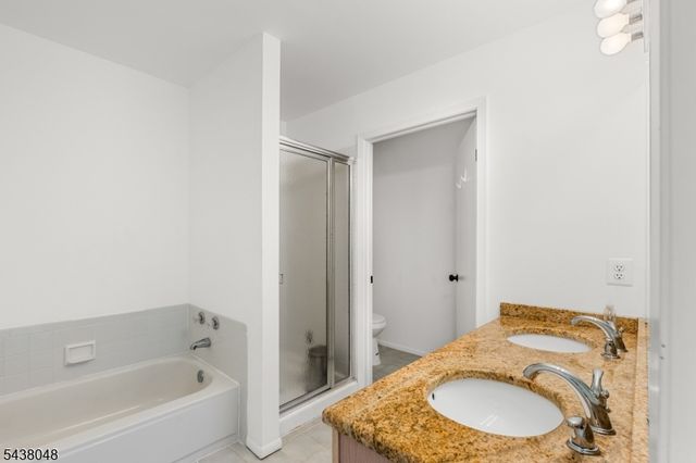 129 Autumn Ct, Roxbury Twp., NJ 07852